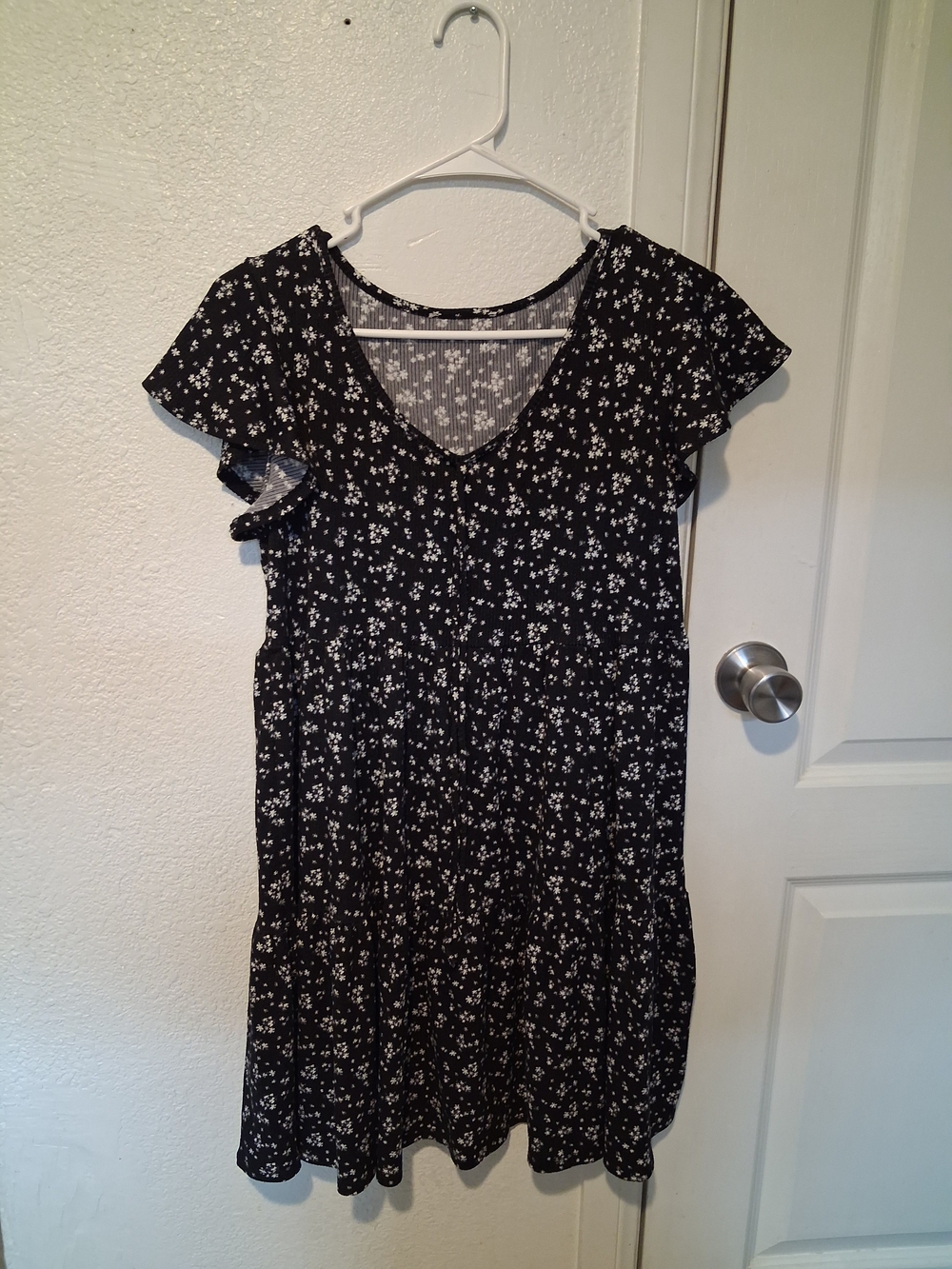 Source Unknown Black Dress with White Micro Floral Print Tiered Mini